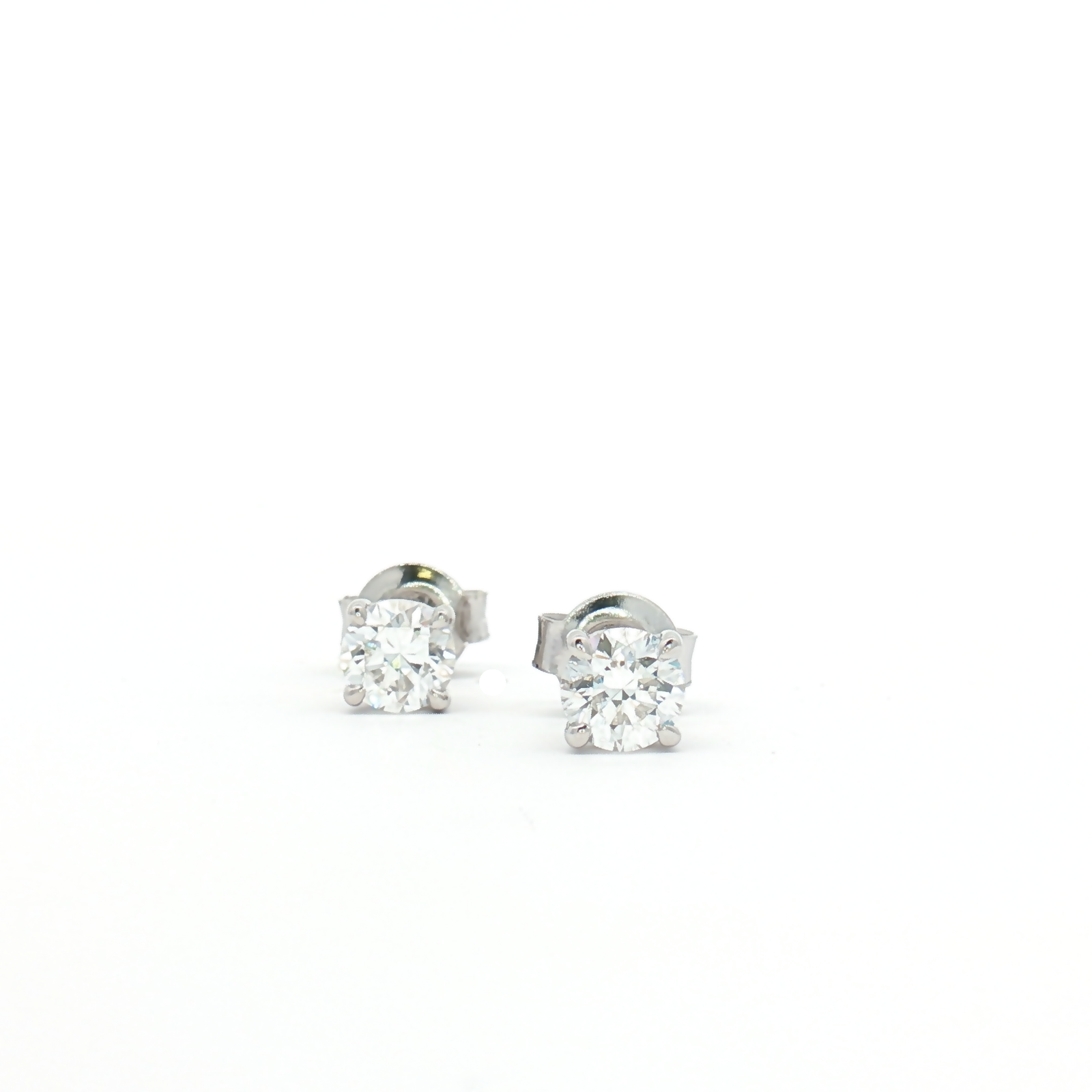 9ct White Gold Lab Diamond 1.00ct Stud Earrings