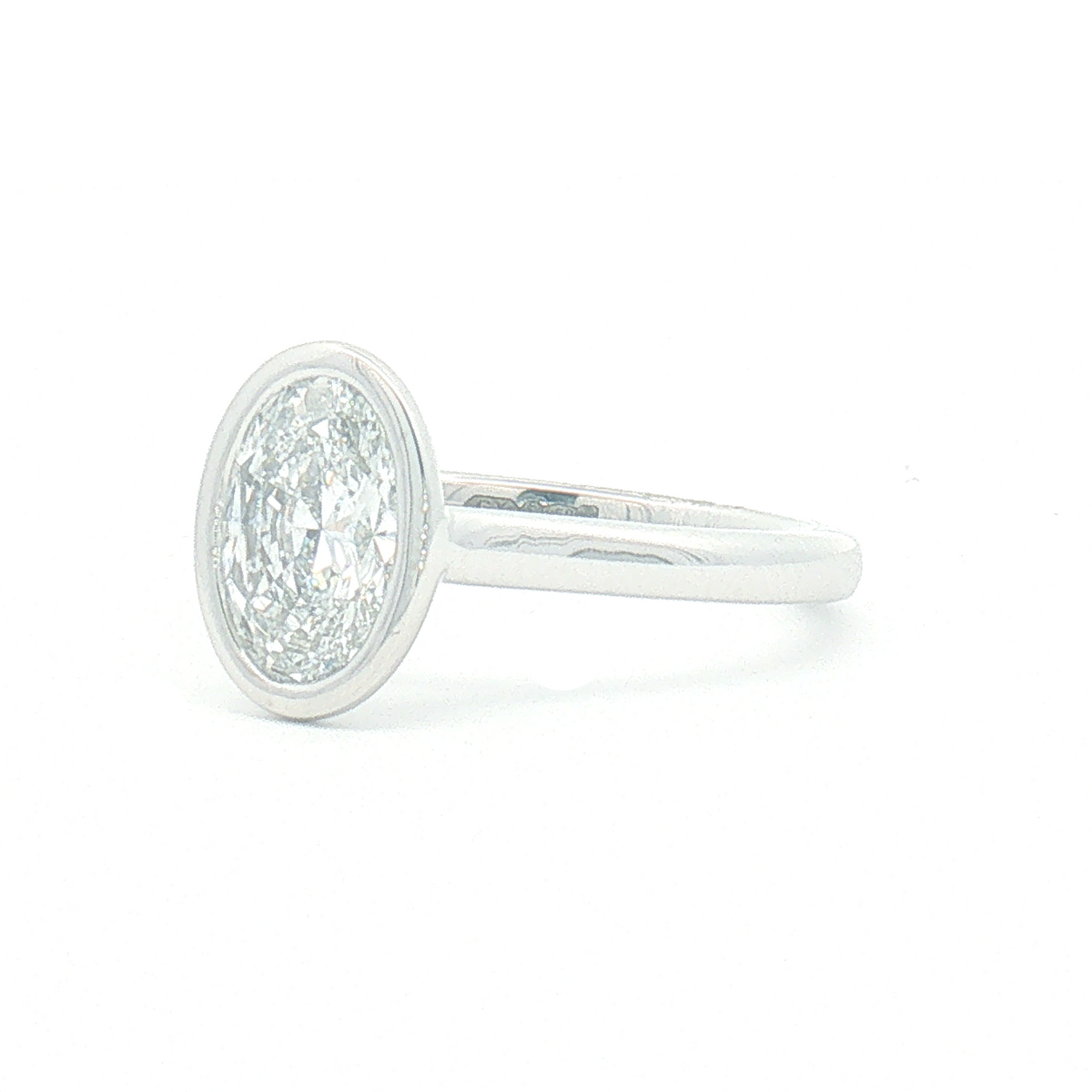 Lab Diamond 1.52ct Oval-cut Bezel set Engagement Ring